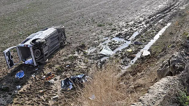 Afayonkarahisar - Konya yolunda kaza : 1 ölü, 4 yaralı
