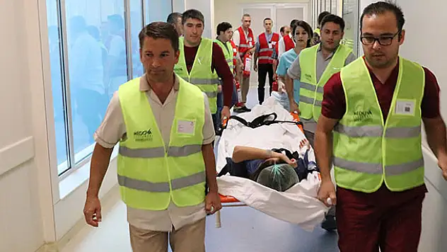 Afet ve yangın tatbikatı gerçeğini aratmadı 