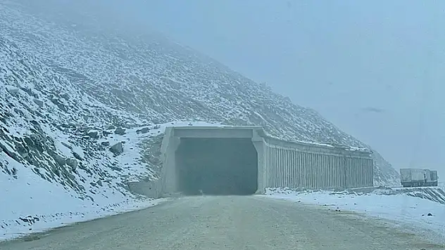 Afganistan'da yakıt tankerinin tünelde patlaması sonucu 19 kişi öldü
