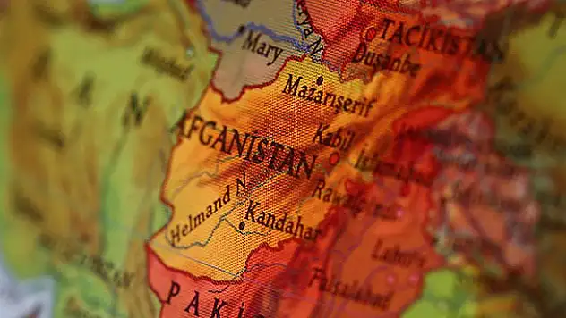 Afganistan'da yolcu uçağı düştü