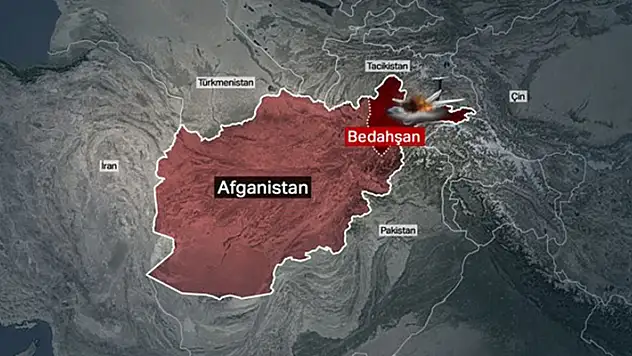 Afganistan'da yolcu uçağı düştü