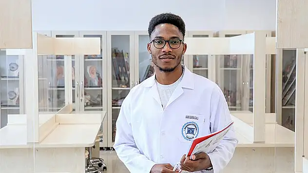 Afrikalı öğrenci, Konya'da aldığı tıp eğitimiyle ülkesine şifa götürmek istiyor
