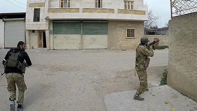 Afrin ilçe merkezi sınırları içine girildi