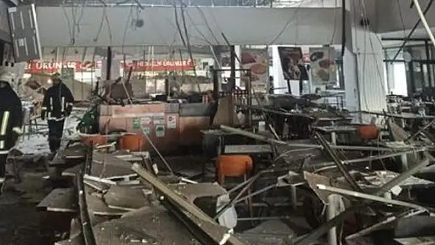 Afyonkarahisar'da bir tesisin asma tavanı çöktü, 11 kişi yaralandı
