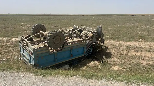 Afyonkarahisar'da devrilen patpatta 3 kişi yaralandı
