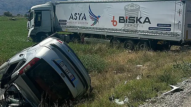Afyonkarahisar'da tırla çarpışan otomobilde anne baba olay yerinde, çocuklara hastanede öldü