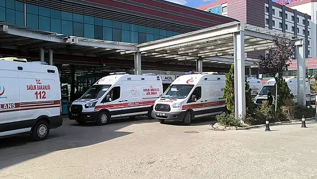 Afyonkarahisar'da turist otobüsü devrildi: 22 yaralı
