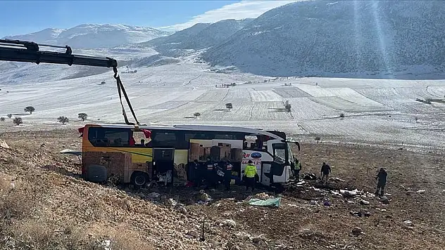 Afyonkarahisar'da yolcu otobüsü devrildi: 8 ölü, 35 yaralı

