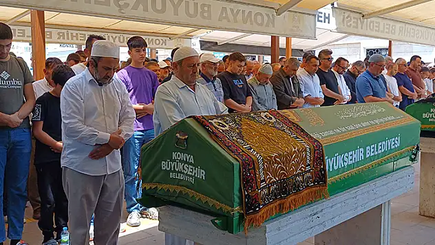 Afyonkarahisar'da yolcu otobüsüyle kamyonun çarpıştığı kazada ölen muavin, memleketi Konya'da defnedildi
