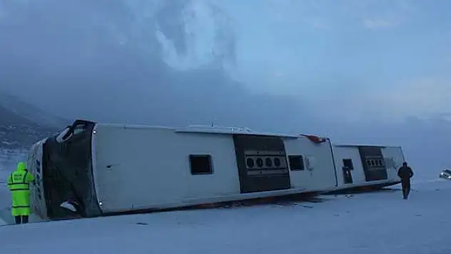 Afyonkarahisar'da zincirleme trafik kazası: 32 yaralı