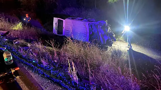 Afyonkarahisar- Konya kara yolu üzerindeki zincirleme trafik kazasında aynı aileden 4 kişi hayatını kaybetti