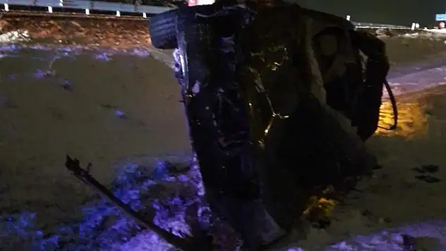 Afyonkarahisar - Konya kara yolunda büyükbaş hayvanlara çarpan otomobilin sürücüsü yaşamını yitirdi
