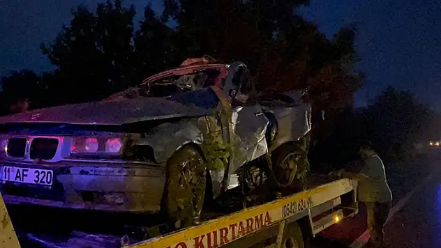 Afyonkarahisar-Konya kara yolunda içerisinde 4 gencin bulunduğu otomobil şarampole girdi: 2 ölü
