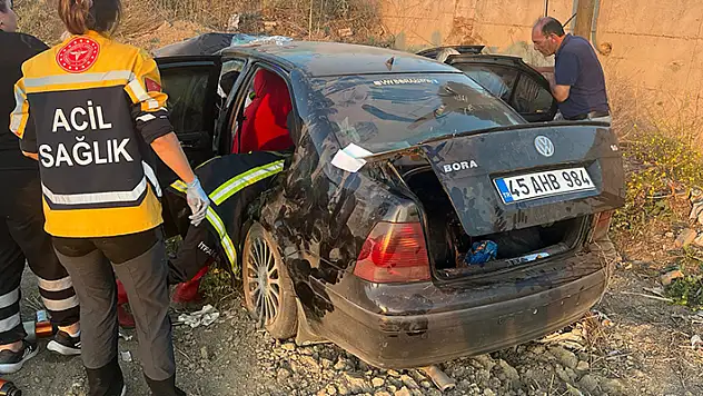 Afyonkarahisar-Konya kara yolunda menfeze düşen otomobilde 1 kişi öldü, 4 kişi yaralandı
