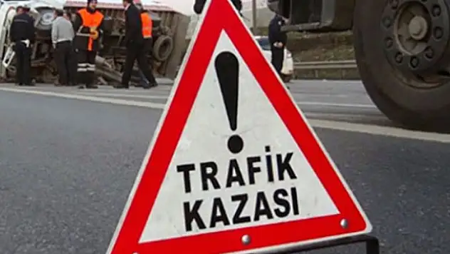 Afyonkarahisar-Konya kara yolunda tıra çarpan otomobilin sürücüsü hayatını kaybetti