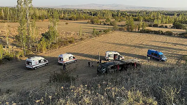 Afyonkarahisar-Konya kara yolundaki otobüs kazasından acı haber geldi, yaralılardan biri hayatını kaybetti
