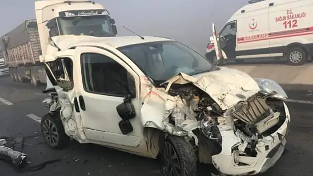 Afyonkarahisar - Konya kara yolunu kullanacaklar dikkat! Sis nedeniyle çok sayıda kaza oldu