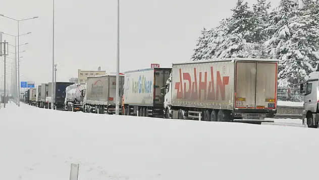 Afyonkarahisar-Konya yolu 12 saat sonra açıldı