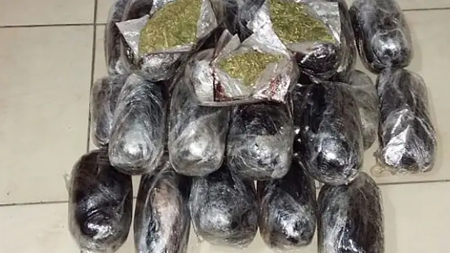Afyonkarahisar-Konya yolunda 10 kilogram esrar ele geçirildi