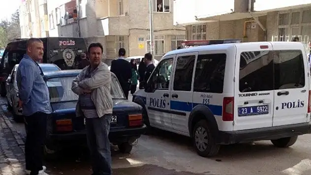 Ağabeyinin silahıyla oynarken kendini vurdu