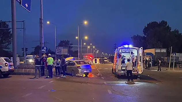 Ağrı'da minibüsle otomobil çarpıştı, 1 bebek öldü, 16 kişi yaralandı
