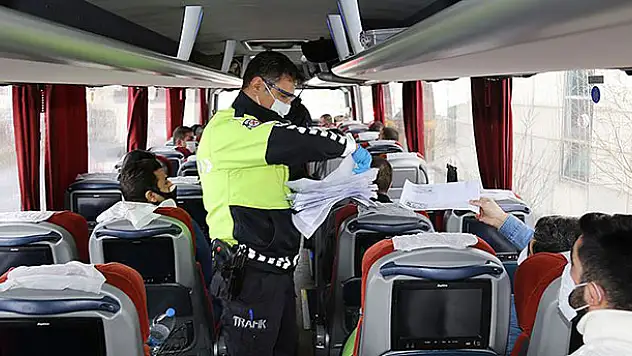 Ağrı'da sahte izin belgesiyle otobüsle yolculuk eden 26 kişiye ceza kesildi