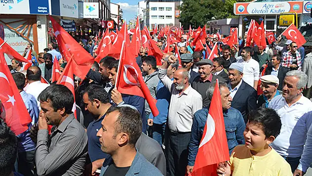 Ağrı'da terörü lanetliyor