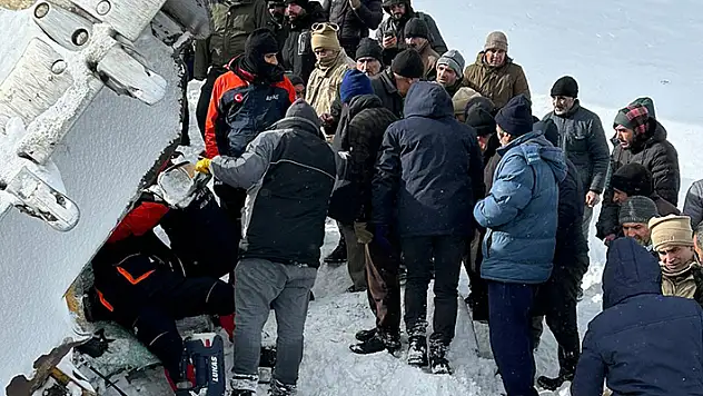 Ağrı'da uçuruma düşen iş makinesindeki 4 kişi toprağa verildi

