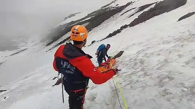 Ağrı Dağı'nda ölen İranlı dağcının cenazesi 5 gün sonra indirildi
