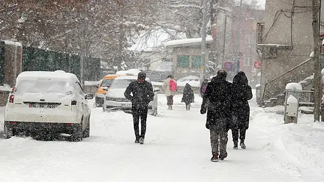 Ağrı ve Kastamonu'da eğitime kar engeli