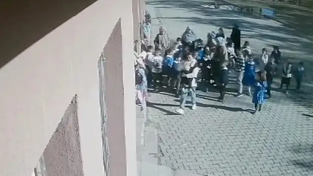Ağrı'da öğretmenler boğazına şeker kaçan çocuğu Heimlich manevrasıyla kurtardı