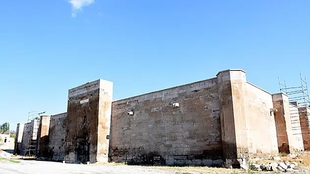 Ağzıkarahan Kervansarayı yıllara meydan okuyor