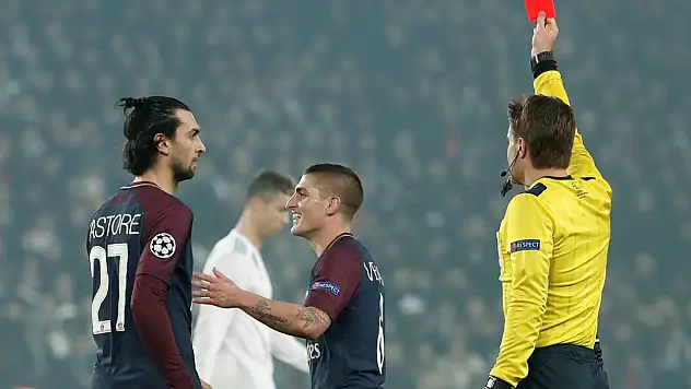 Ağzını kapatan futbolcu yandı!