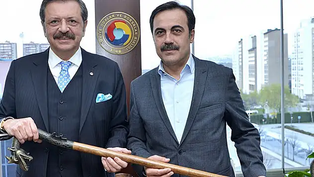 Ahi Evran bastonu TOBB Başkanına hediye edildi