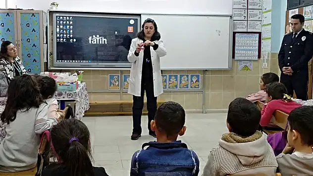 Ahırlı'da öğrencilere ağız ve diş sağlığı taraması yapıldı