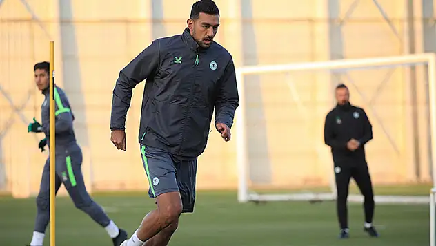 Ahmed Hassan forma bekliyor
