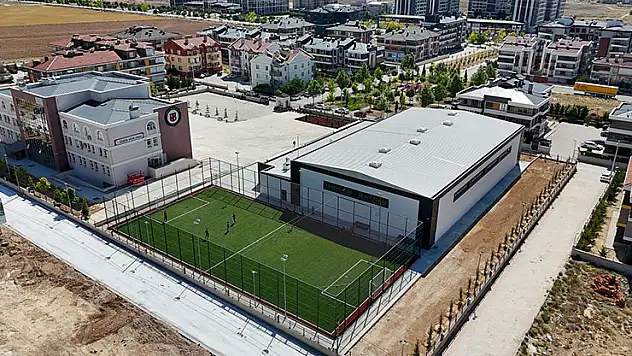 Ahmet Çalık Kapalı Spor Salonu ve Suni Çim Sahası'nın yapımı tamamlandı