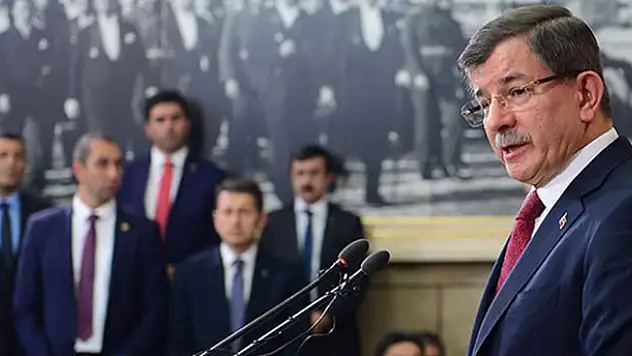 Ahmet Davutoğlu Ak Parti'den istifa etti