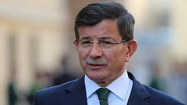 Ahmet Davutoğlu kaza geçirdi: Bindiği asansör yere çakıldı