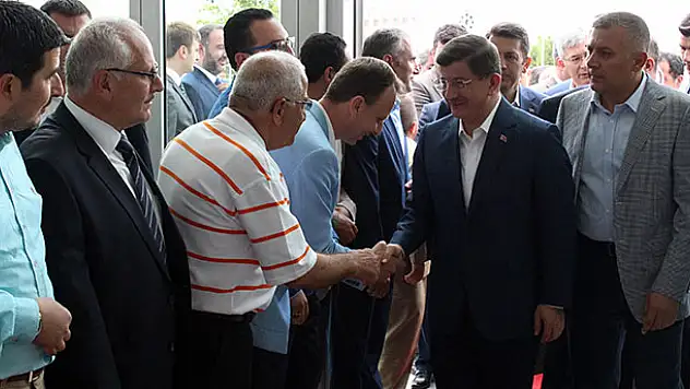 Ahmet Davutoğlu ve Bakan Elvan, Konyalılarla bayramlaştı