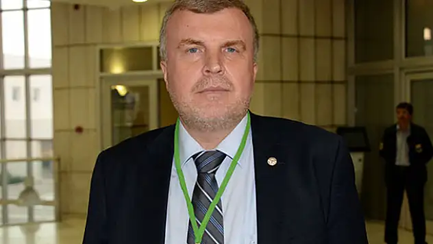 Ahmet Şan: Genel kurulda taraf değilim