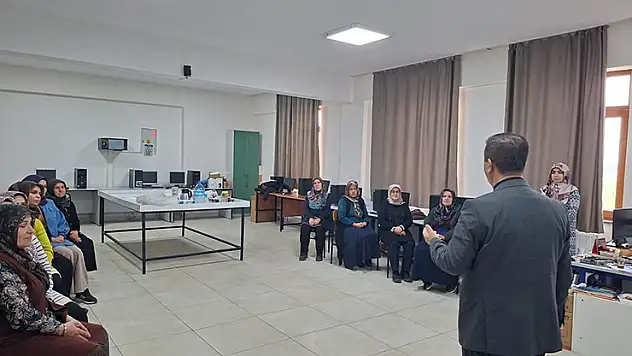 'Aile Okulu' kapsamında Konya'daki kurslarda eğitimler sürüyor