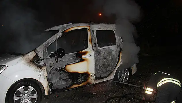 Konya'da ilginç olay! Ailesine kızıp aracını yaktı