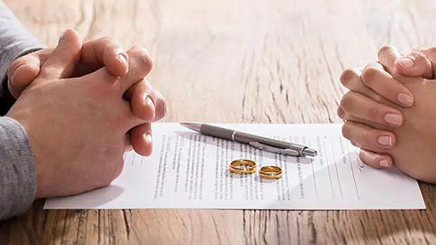 Ailesinin evliliğine müdahale etmesine sessiz kalan yandı