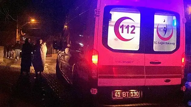Ailesinin yaşadığı daireyi benzin döküp ateşe verdi: Sokak ortasında sinir krizi geçirdi
