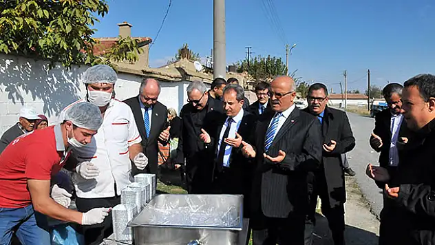 AK Parti Akşehir Kadın Kolları aşure programı düzenledi