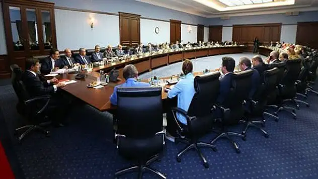 AK Parti'de 3 dönem yasağı kaldırılıyor