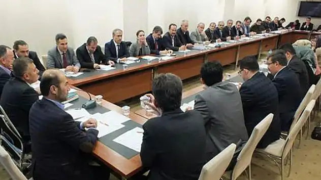 Ak Parti'de yeni yönetim ilk defa toplandı
