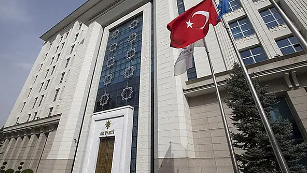 AK Parti'den Davutoğlu ve 3 isme ihraç talebi