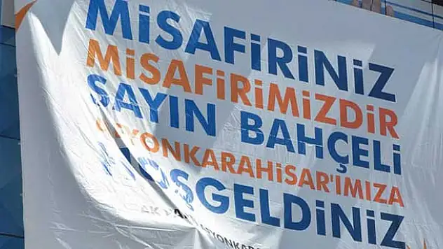 AK Parti'den Devlet Bahçeli'ye pankart jesti